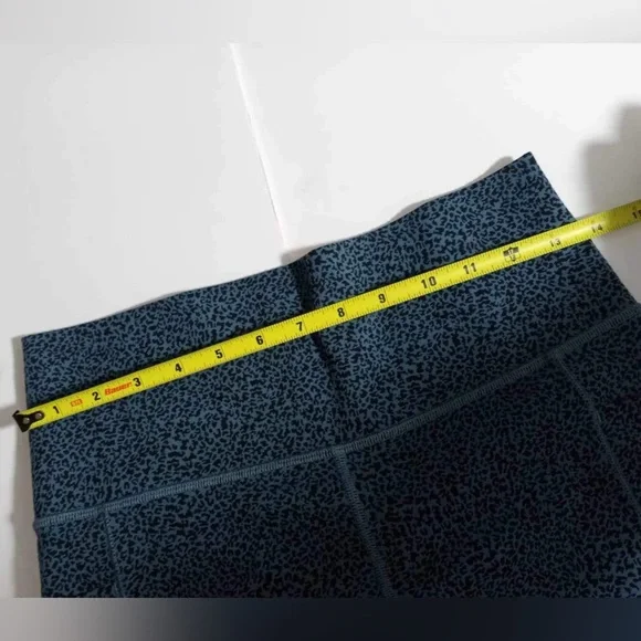 sports pant brand athleta color animal print size M - Picture 5 of 9